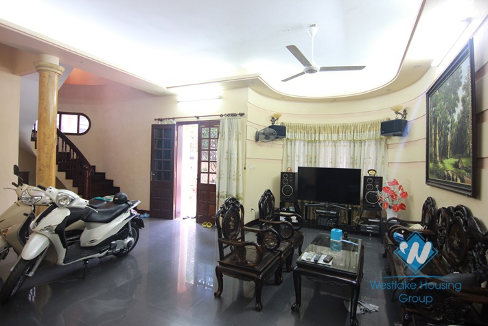 Garden house with 4 bedrooms for rent in Tay Ho area 